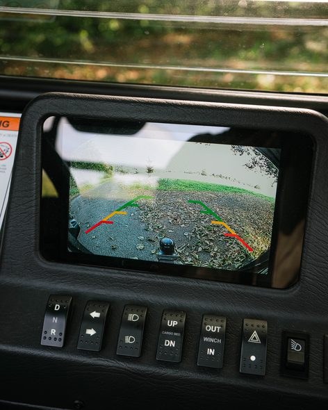 Touchscreen mit Rückfahrkamera im KANDI Innovator E10K