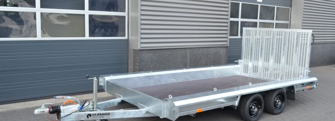 Vlemmix Baumaschinentransporter in der Größe 400 mal 180 Zentimeter
